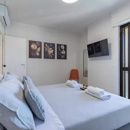 Апартаменти Viareggio-elegant Flat Free-parking Sea 900 Mt В'яреджо