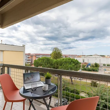 Апартаменти Viareggio-elegant Flat Free-parking Sea 900 Mt В'яреджо