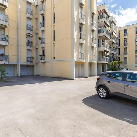 Апартаменти Viareggio-elegant Flat Free-parking Sea 900 Mt В'яреджо